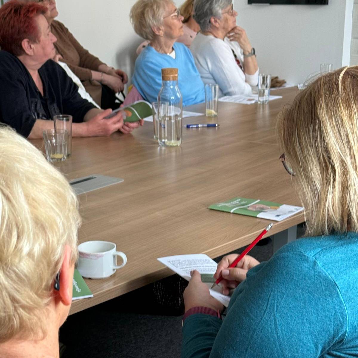 Senior exploring AI features